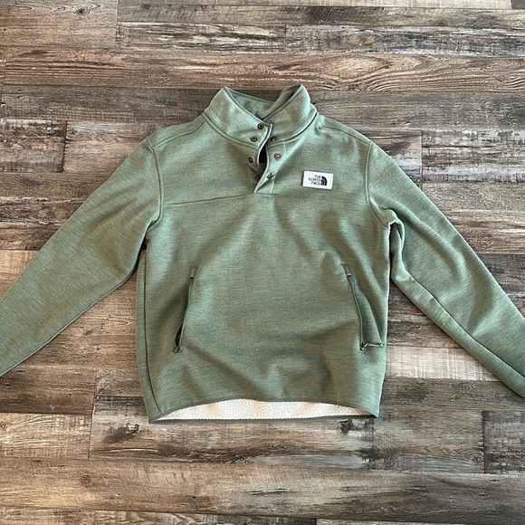 Green quarter button sweater from North Face - Picture 1 of 3